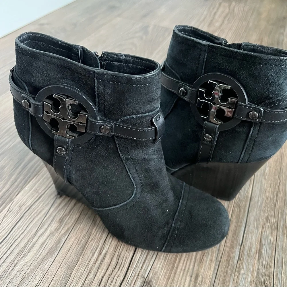 Tory Burch Aaden Black Suede Stacked Wedge Heel Ankle Booties Boots Size 6